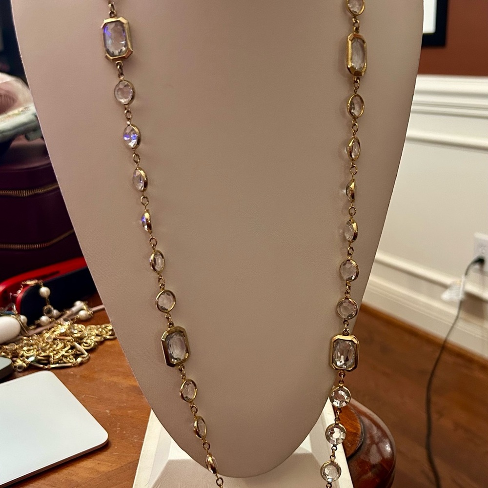 Elegant Gold and Crystal Necklace - Picture 2 of 4